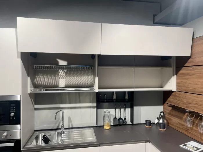 cucina con pensili aperti