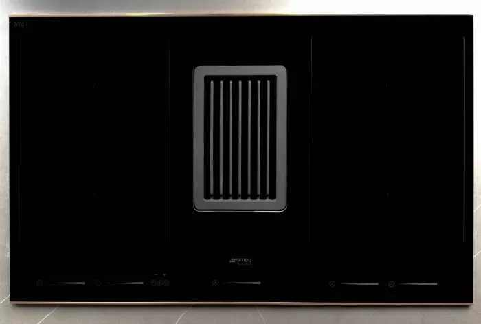 piano cottura ad induzione nero con cappa