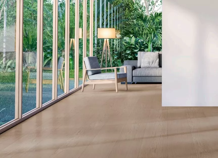 pavimento in laminato in grande appartamento moderno