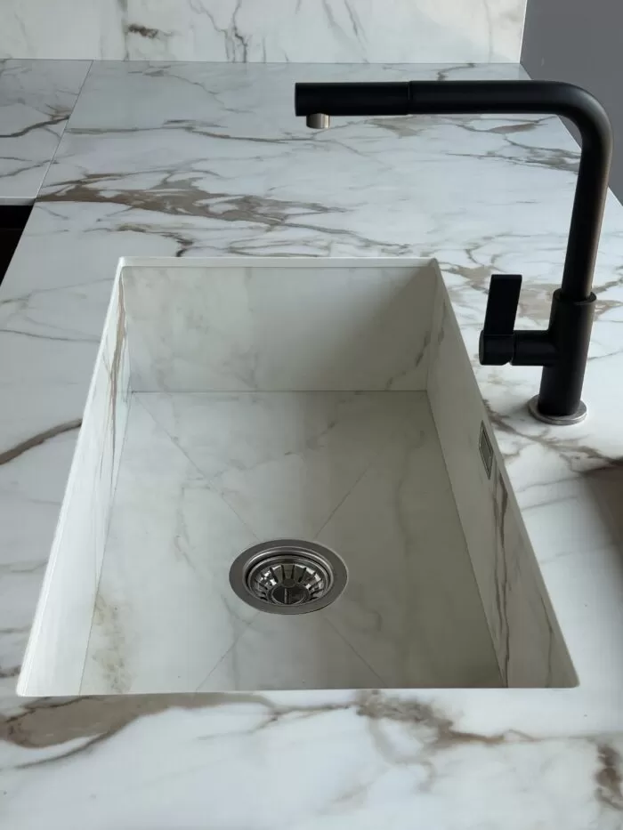 lavello ad una vasca in marmo bianco 